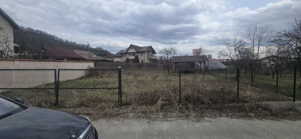 Teren de vanzare 600 mp2  Str Berzei
