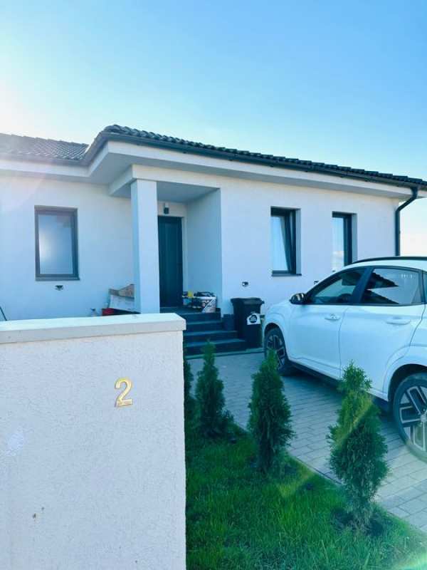 Duplex gata de mutat la Giarmata Mare