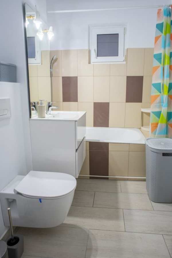 Apartament 3 camere de închiriat termen lung