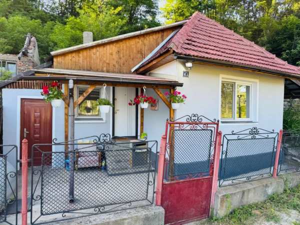 Se vinde casa de vacanță