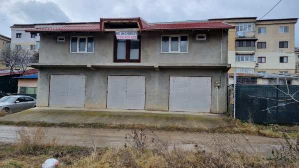 închiriez garaje și mansarda