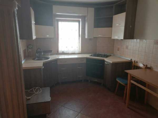 INCHIRIEZ apartament 4 camere in Onesti, partial mobilat