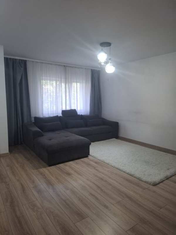 Închiriez apartament doua camere decomandat, Gavana