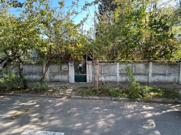 Teren 480 cu casa de 3 camere demolabila ( sau renovabila) sector 1