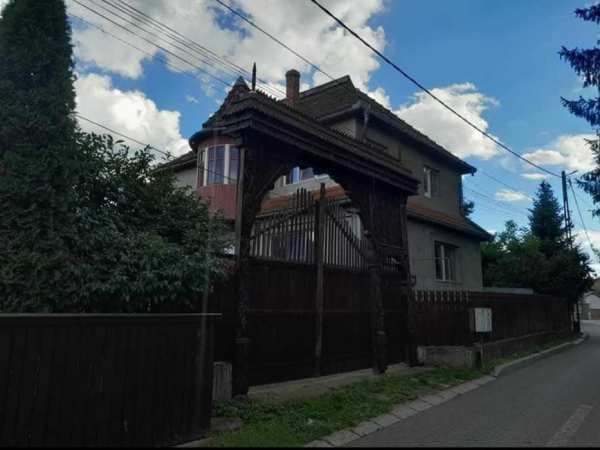 Casa cu etaj inchiriat