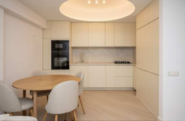 Proprietar inchiriez apartament cu 3 camere Cortina North