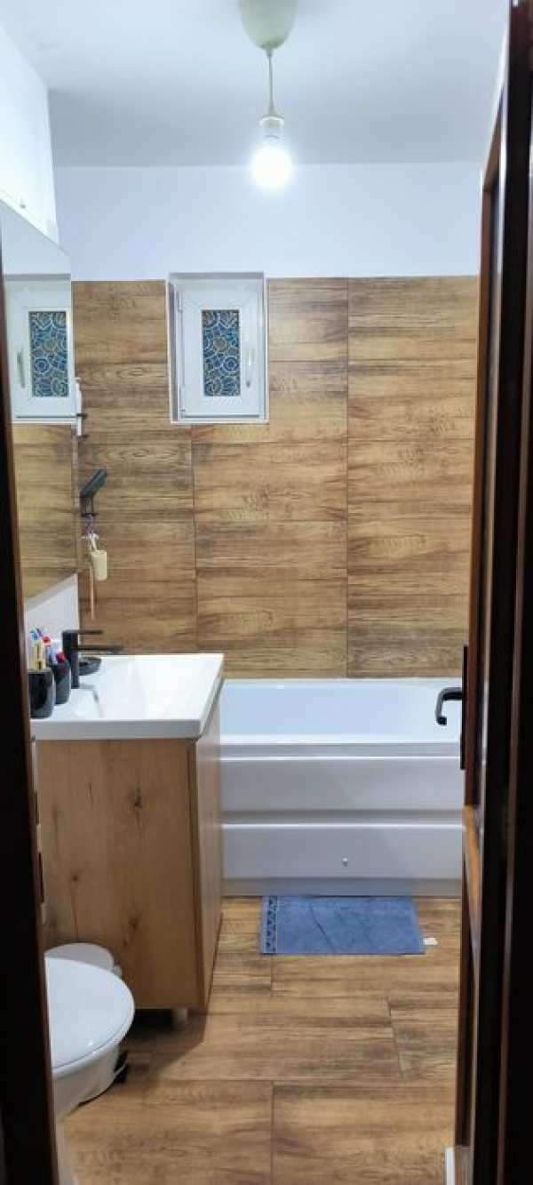 Apartament 4 camere Malu rosu, Parter