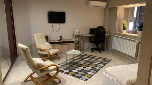 Inchiriez garsoniera 40 m2 Aviatiei , Medlife Baneasa