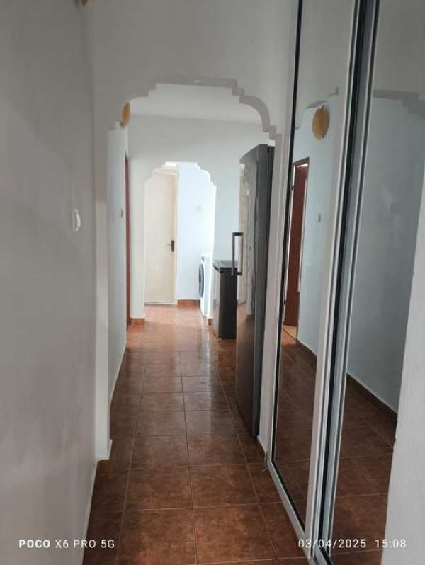 Vand apartament cu 3 camere zona Trust