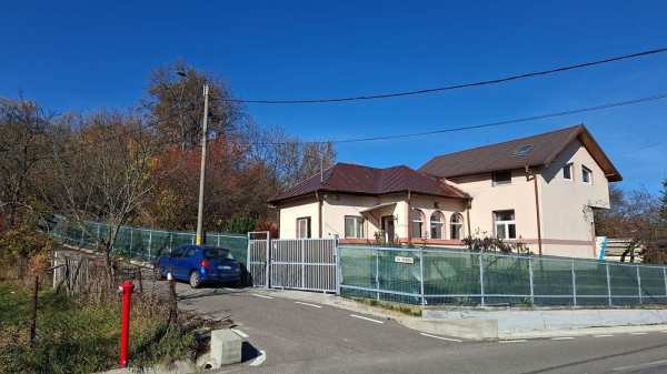 Proprietar,vând casa 223m Câmpulung Muscel str Dracesti 34,1400m teren