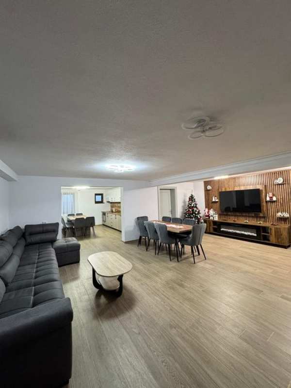 Inchiriez casa de Revelion