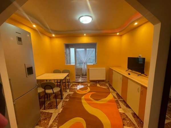 Închiriez apartament 2 camere  – Gherla strada Gârlei