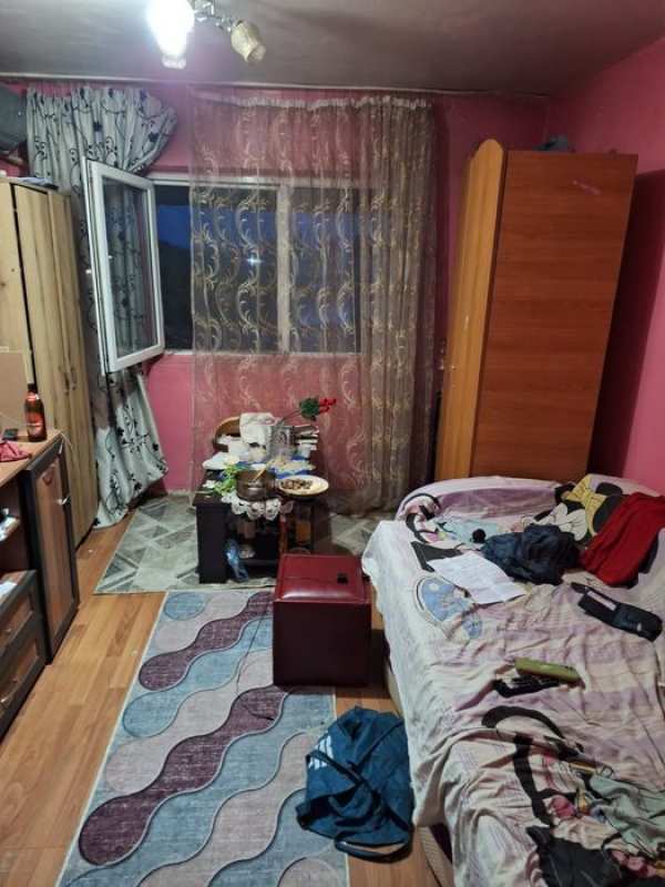 Închiriez garsonieră confort 2 etaj 3 zona schela