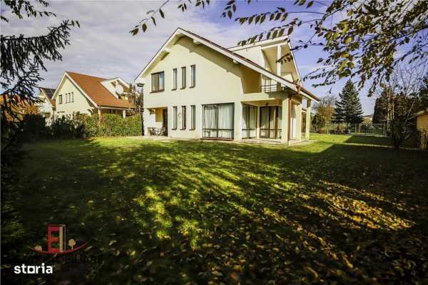 Casa 3 dormitoare, garaj incalzit, 700mp, panouri solare, Orizont, Liv