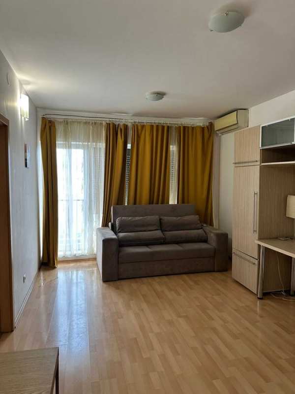 Proprietar - inchiriez garsoniera spatioasa cu parcare in complex Rasarit de Soare