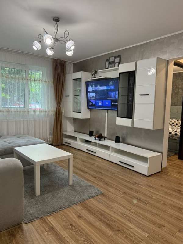 Inchiriez Apartement 2 camere in regim Hotelier