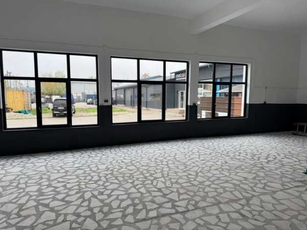 Hala de inchiriat-spatiu industrial/depozit/showroom