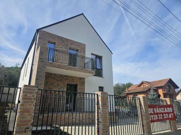 Casa de vanzare, la pret de apartament