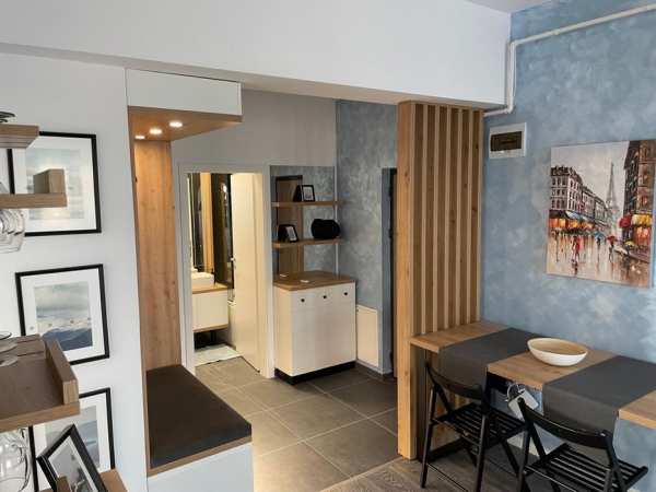 Ofer spre inchiriere apartament cu 3 camere cu loc de parcare