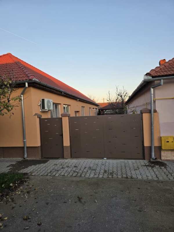 Închiriez casă în Fântânele