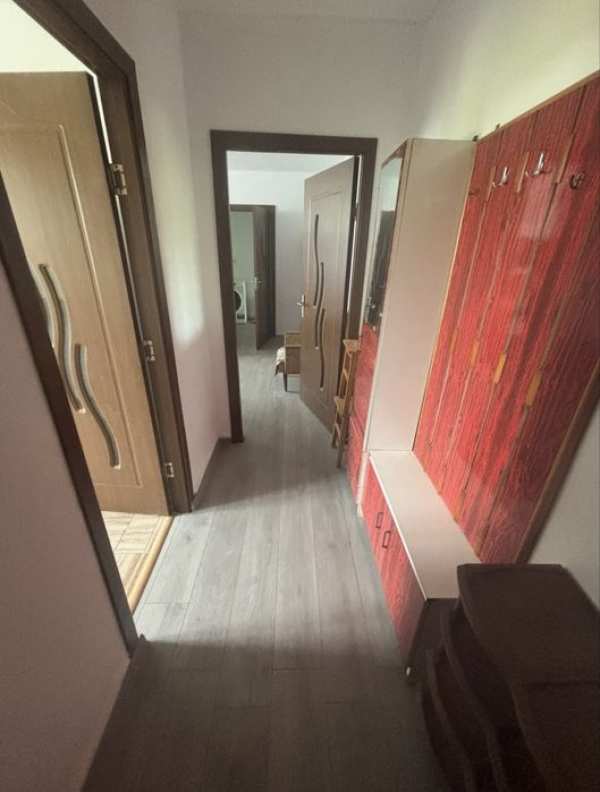 Inchiriez apartament 2 camere - Zona Spital