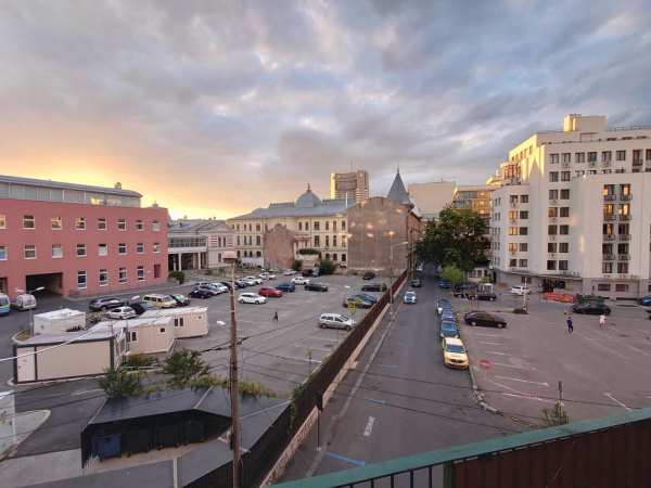 Ofer spre inchiriere apartament cu 3 camere Piata Universitatii