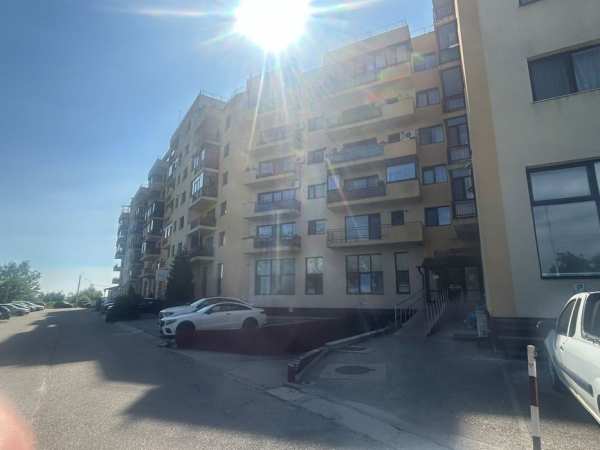 Vând apartament 2 camere , zona cartier Trivale