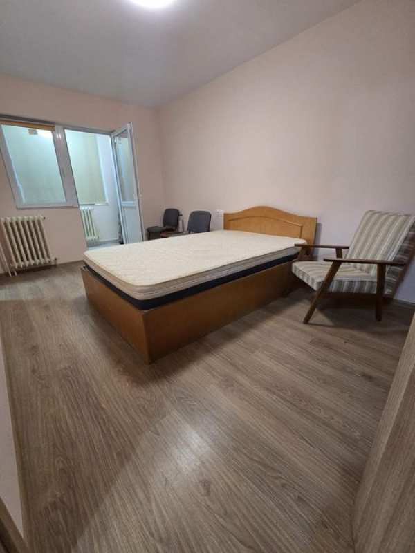 Garsoniera//complet renovata//zona centrala