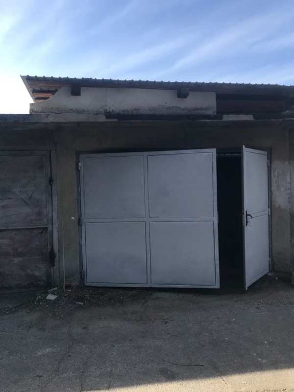 Garaj de vânzare