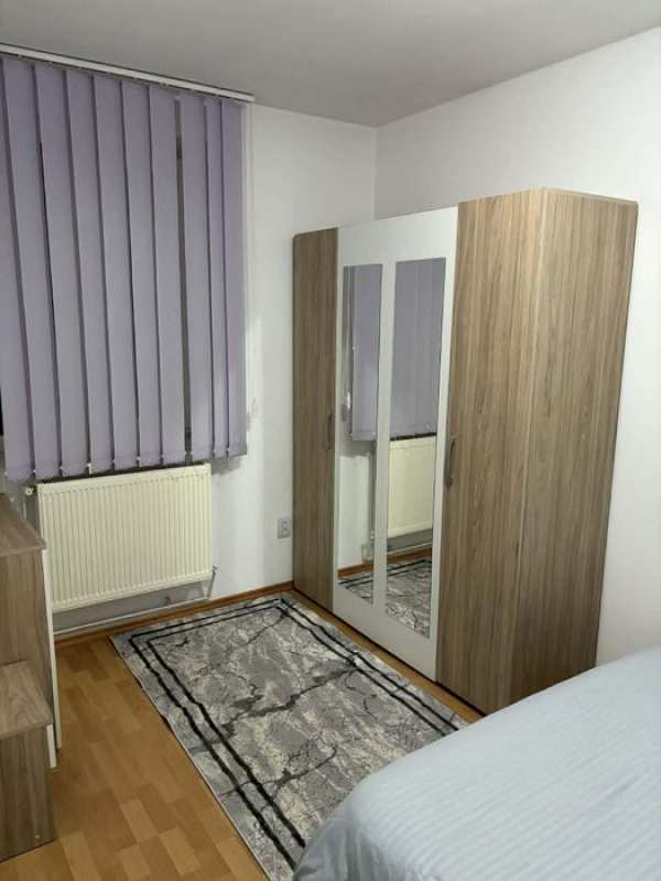 Închiriez Apartament