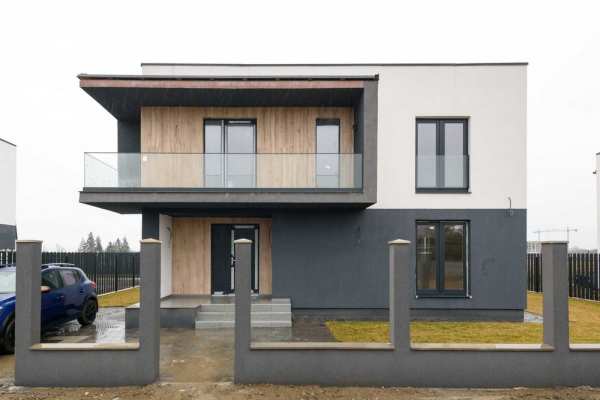 Vila aparte, arhitectura deosebita, conditii avantajoase, Sanpetru