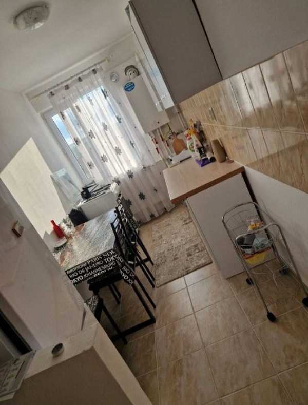 Inchiriez apartament