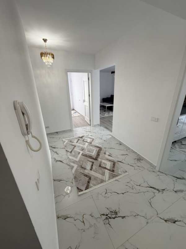 Inchiriez apartament 3 camere