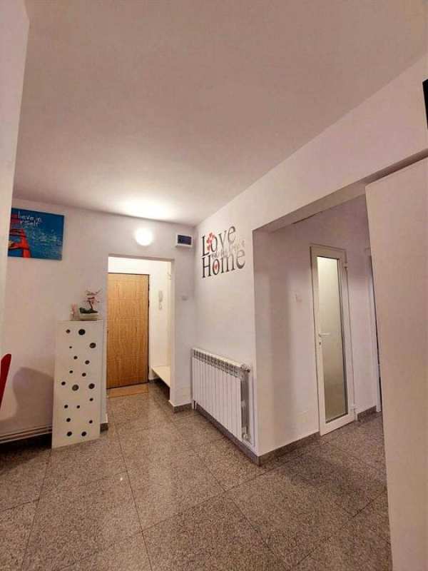 PF ofer spre inchiriere apartament 3 camere zona Iulius Mall + parcare
