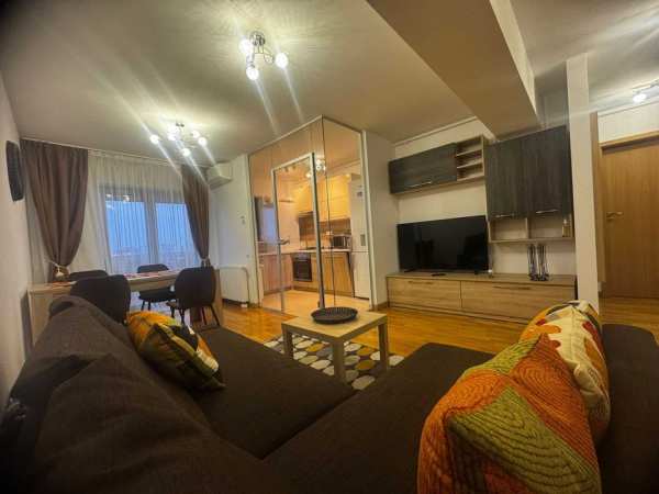 Propietar apar 3 camere cu centrala, parcare zona Banu Manta Victoriei