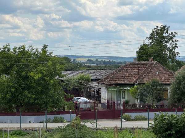Casă cu teren 4000 m2 în Bihor, Abrămuț