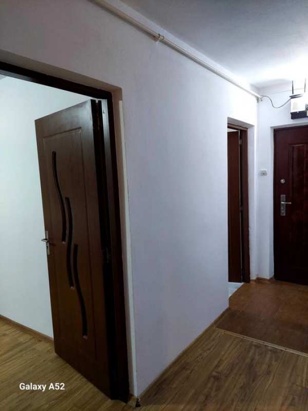 Vand apartament 2 camere decomandat