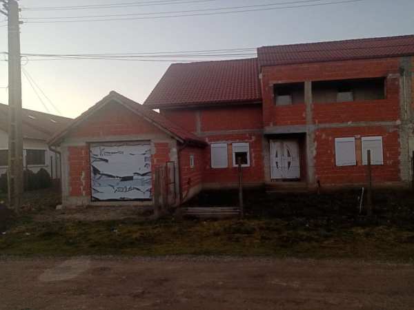 Reducere de preț!!! Casa la rosu 1/2 duplex in Peciu-Nou