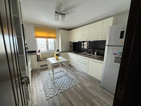 Vand apartament 3 camere str Garlei