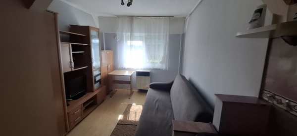 Dau în chirie garsonieră