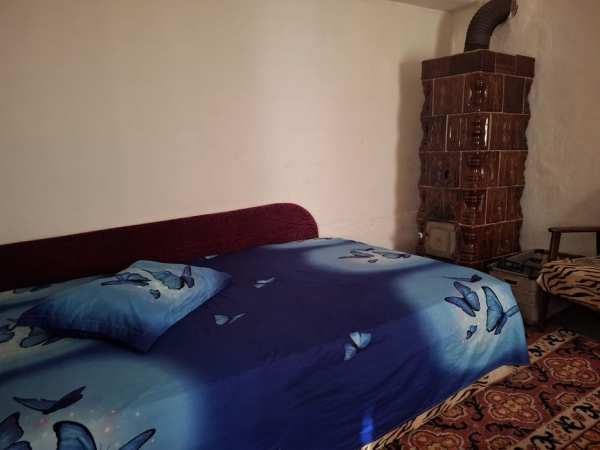 Închiriez apartament la curte intrare separat