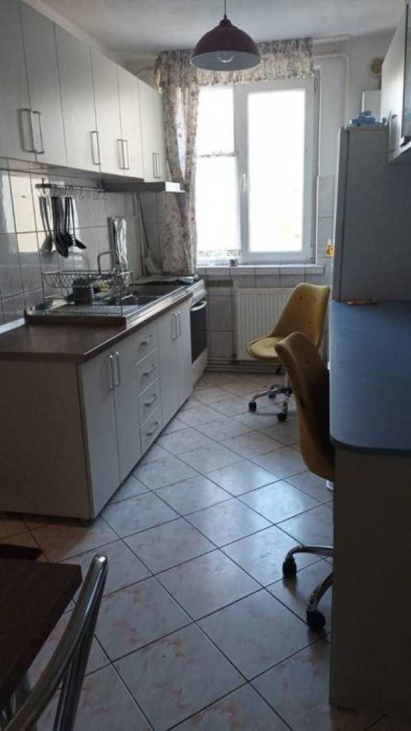 Inchiriez apartament 2 camere,Precista 300€