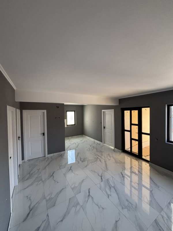 Vand casa 4 camere navodari zona linistita