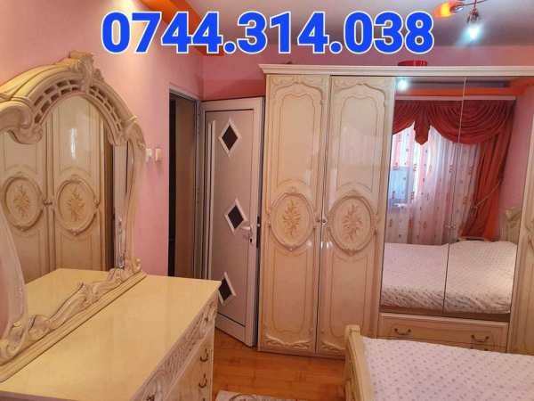 Proprietar, Ofer spre inchiriere Apartament 3 camere zona Mioveni-Piata.