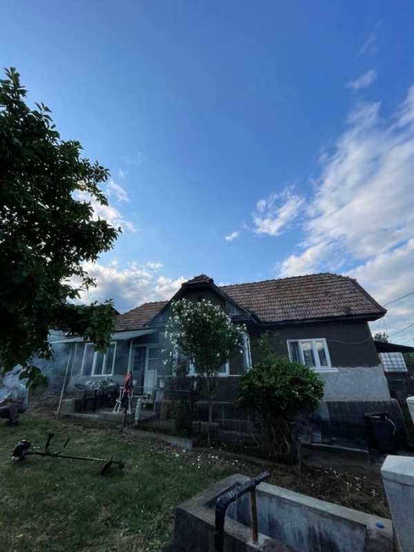 Vand casa la țara