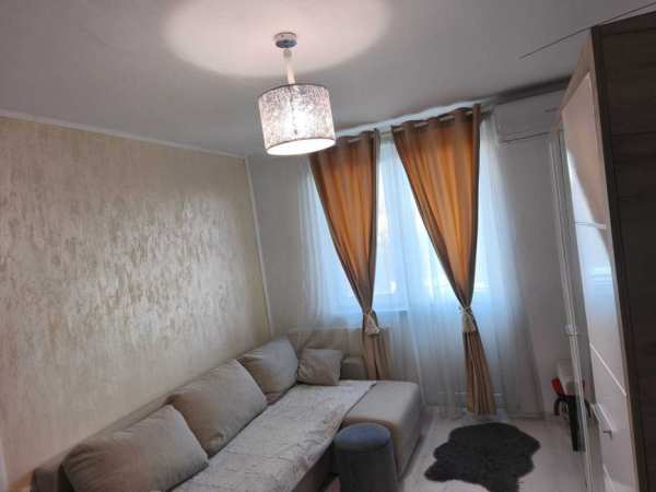 Dau in chirie apartament cu 2 camere