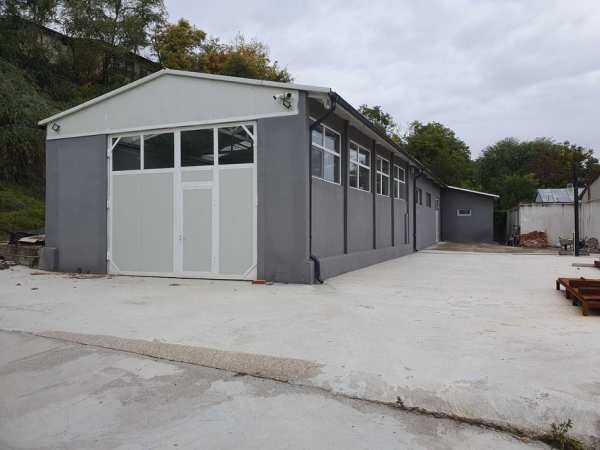 De inchiriat hala de productie ,spatiu comercial si de depozitare.