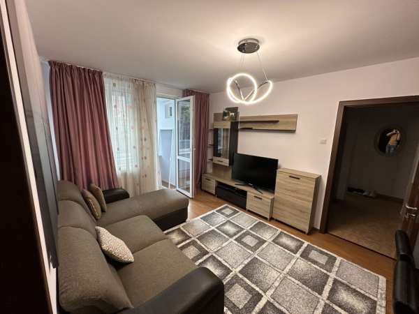 Proprietar inchiriez apartament 3 camere mobilat-utilat complet