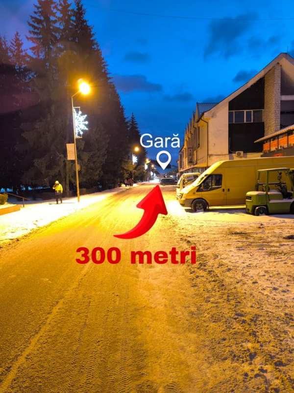 Garsonieră renovată 2025 — 300 m de gară, parcare inclusă