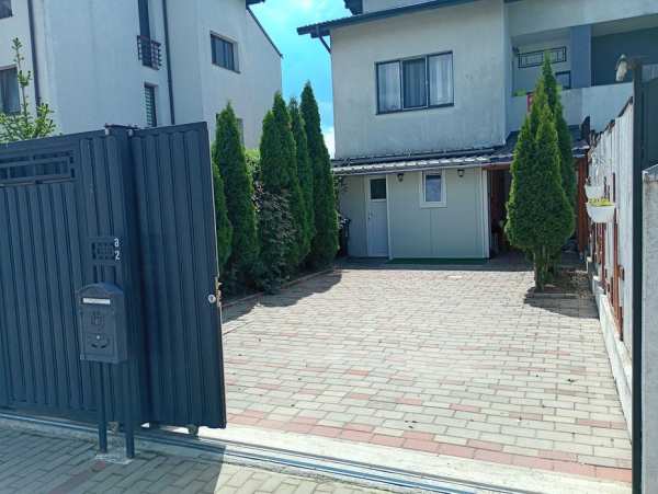 Proprietar direct | Apartament cu curte proprie și vedere deschisă către Lempeș și Bucegi